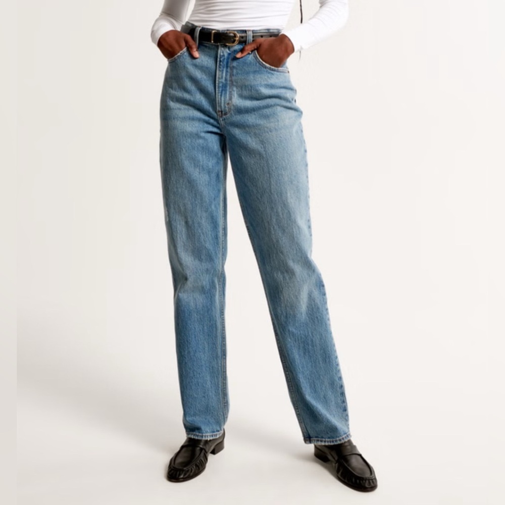 Abercrombie & Fitch Ultra High Rise 90s Straight Jean